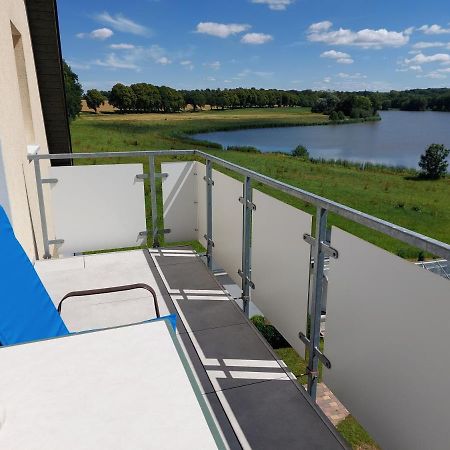 Ahrensbok Dachgeschosswohnung Mit Seeblick מראה חיצוני תמונה