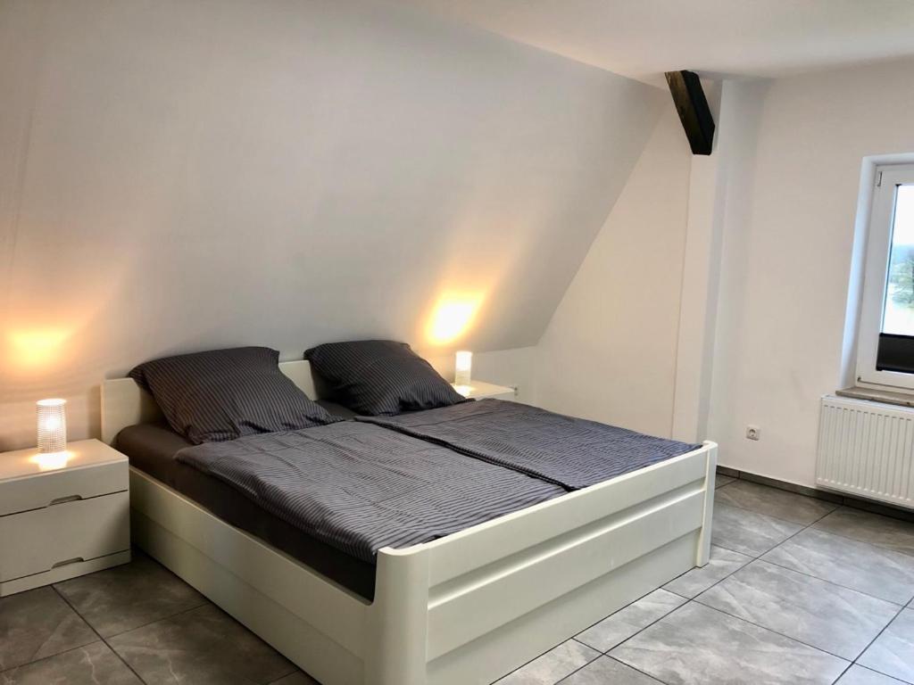 Ahrensbok Dachgeschosswohnung Mit Seeblick מראה חיצוני תמונה