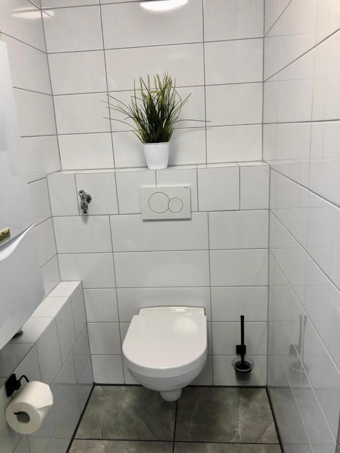 Ahrensbok Dachgeschosswohnung Mit Seeblick מראה חיצוני תמונה
