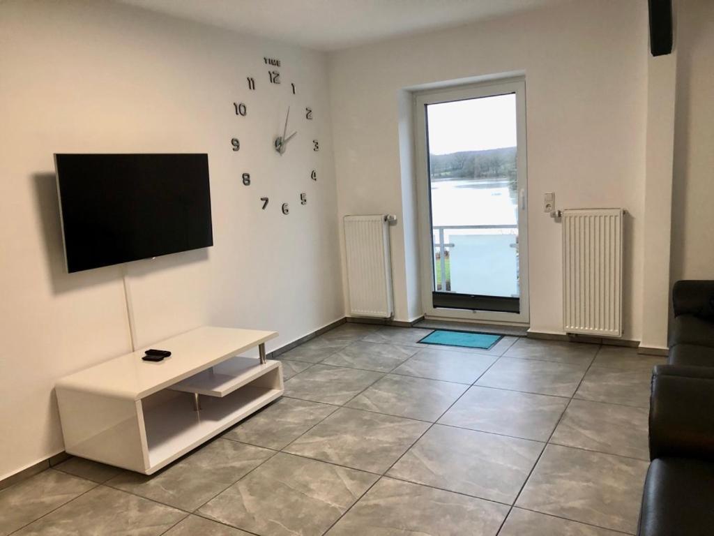 Ahrensbok Dachgeschosswohnung Mit Seeblick מראה חיצוני תמונה