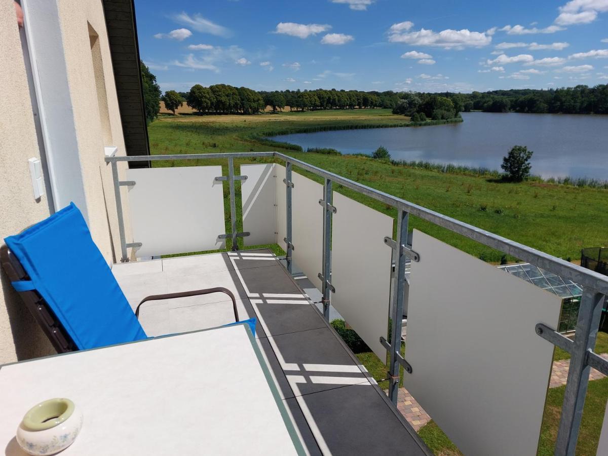 Ahrensbok Dachgeschosswohnung Mit Seeblick מראה חיצוני תמונה